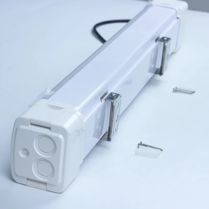 Lámpara Lineal LED Tri-Proof 0 - Outdoor Lighting Warehouse reseña y precio